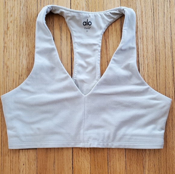 ALO Sueded base bra in Sandstone - Picture 3 of 4